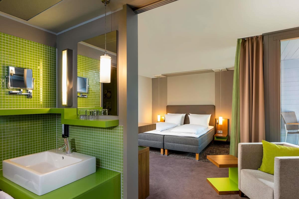 Room, 1 King Bed (Sleep) | Minibar, in-room safe, desk, laptop workspace