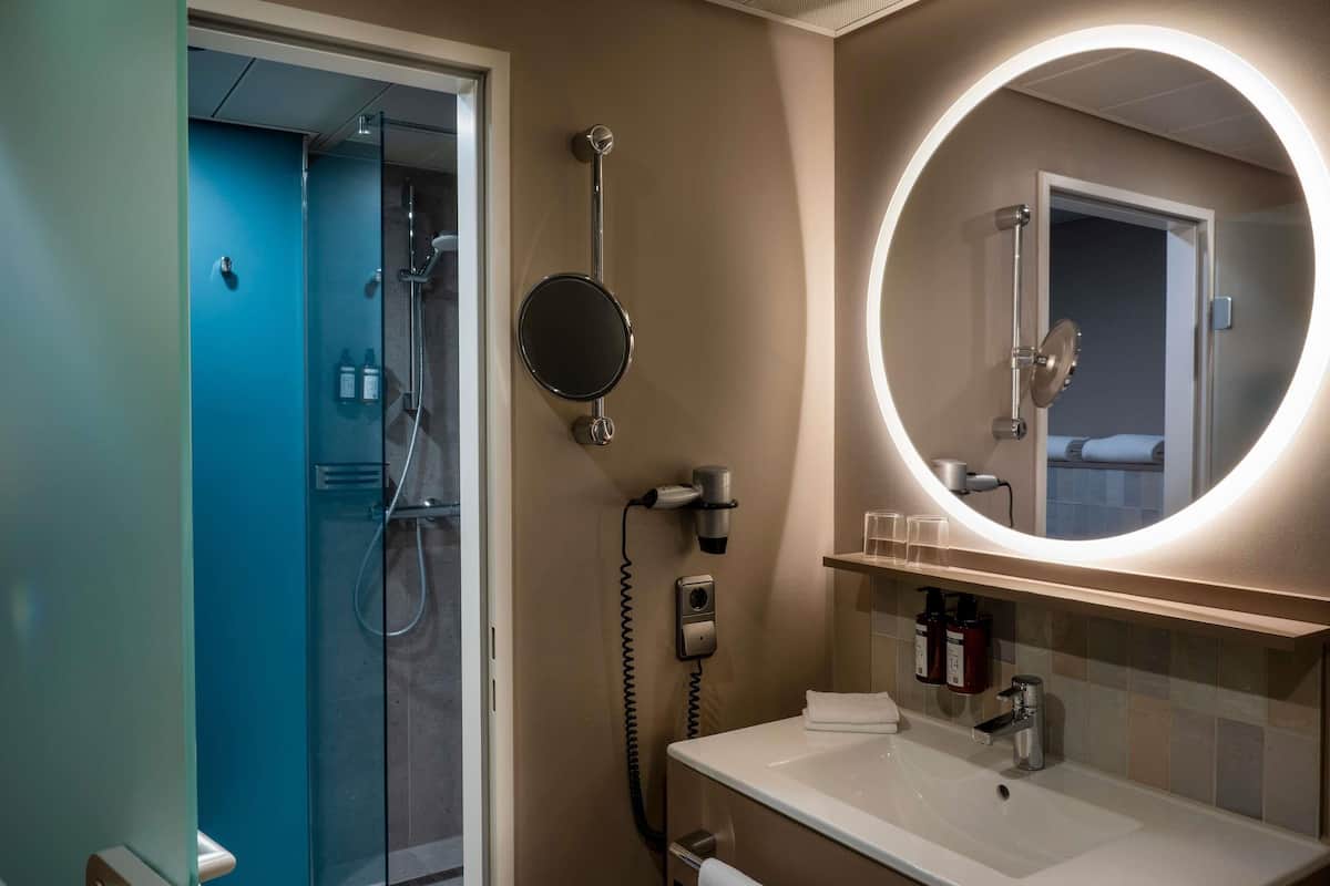 Minibar, in-room safe, desk, laptop workspace