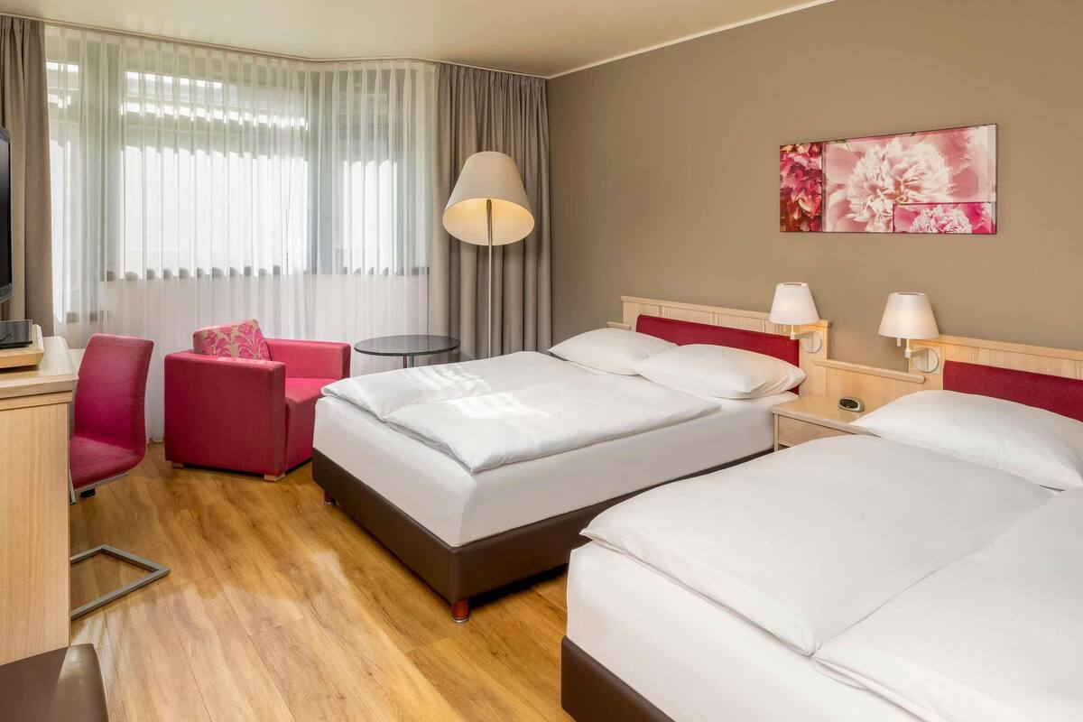 classic twin room, 2 single beds (room&bathroom renovation in 2020) | minibar, in-room safe, desk, laptop workspace