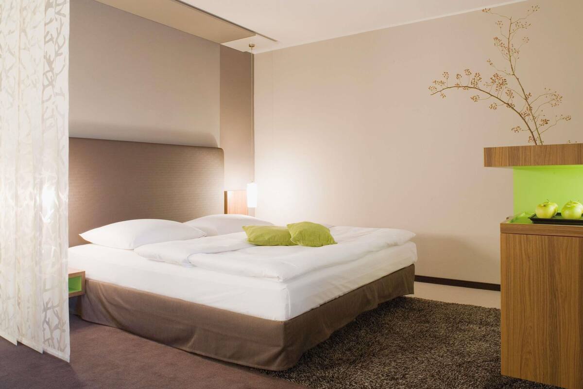 premium room, 1 king bed | minibar, in-room safe, desk, laptop workspace