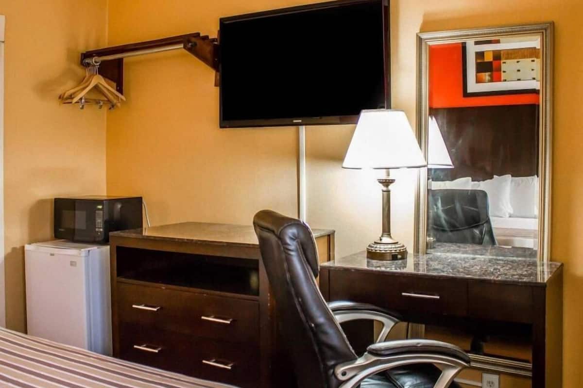 Gratis barnsÀngar, extrasÀngar, gratis wi-fi och sÀngklÀder