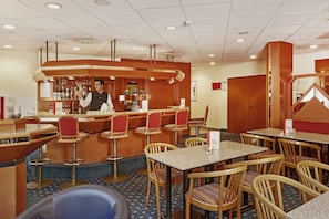 Bar (on property) - Hotel Hockenheim (Hockenheim)