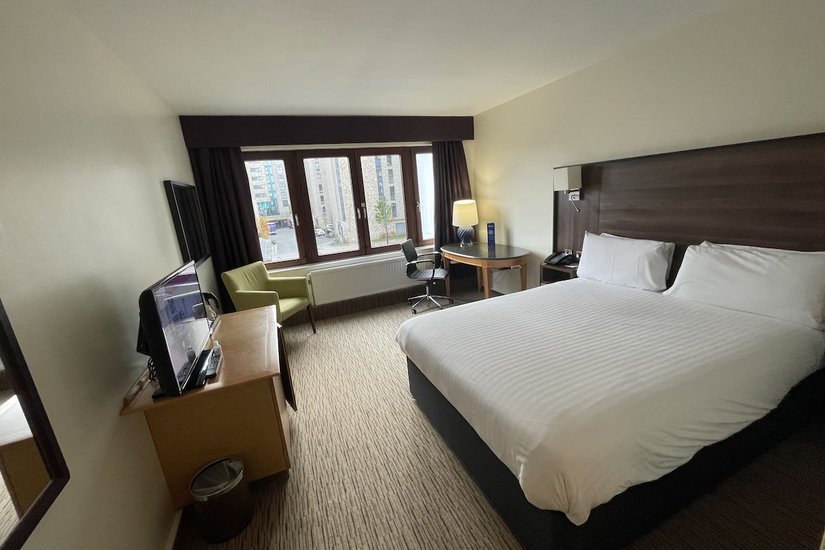 Club Double Room | In-room safe, desk, blackout curtains, iron/ironing board