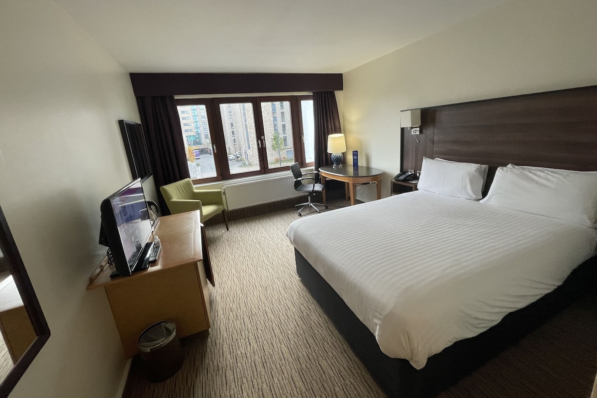 Club Double Room | In-room safe, desk, blackout curtains, iron/ironing board