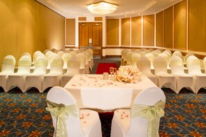 งานแต่งงานในร่ม