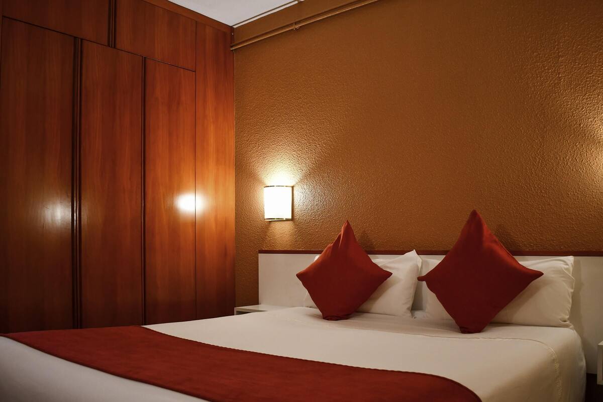 standard room, multiple beds | down duvets, minibar, in-room safe, desk