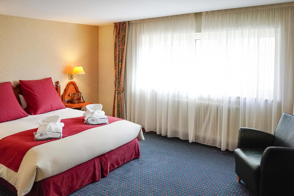 Down duvets, minibar, in-room safe, desk