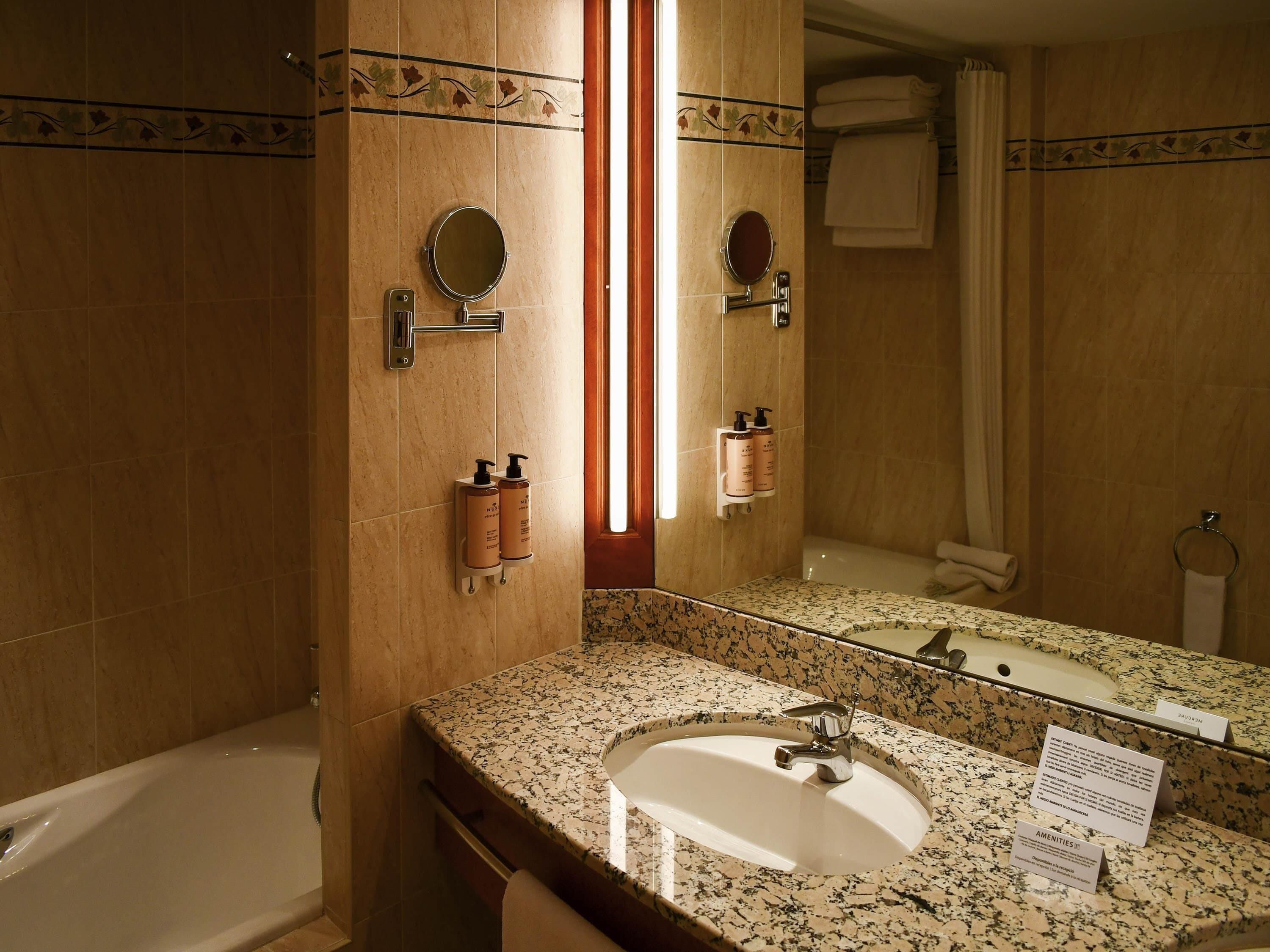 superior room, 1 double bed | down duvets, minibar, in-room safe, desk