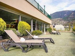 Indoor pool, open 10:00 AM to 1:30 PM, sun loungers