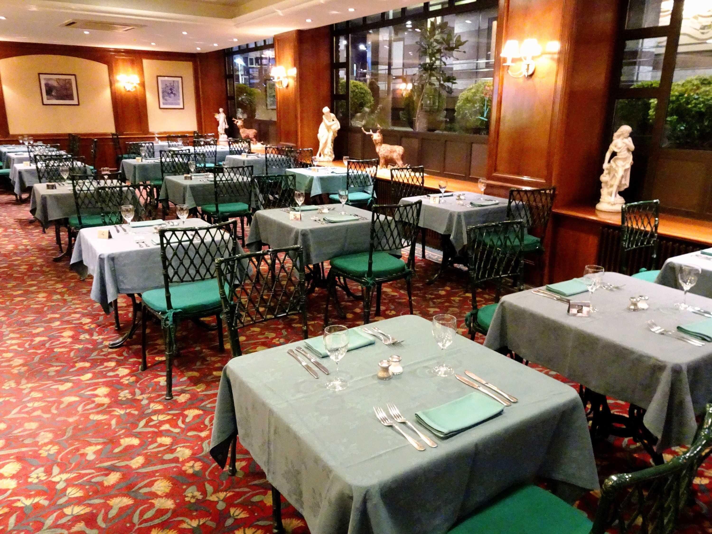 3 restaurantes; se sirven desayunos, comidas y cenas