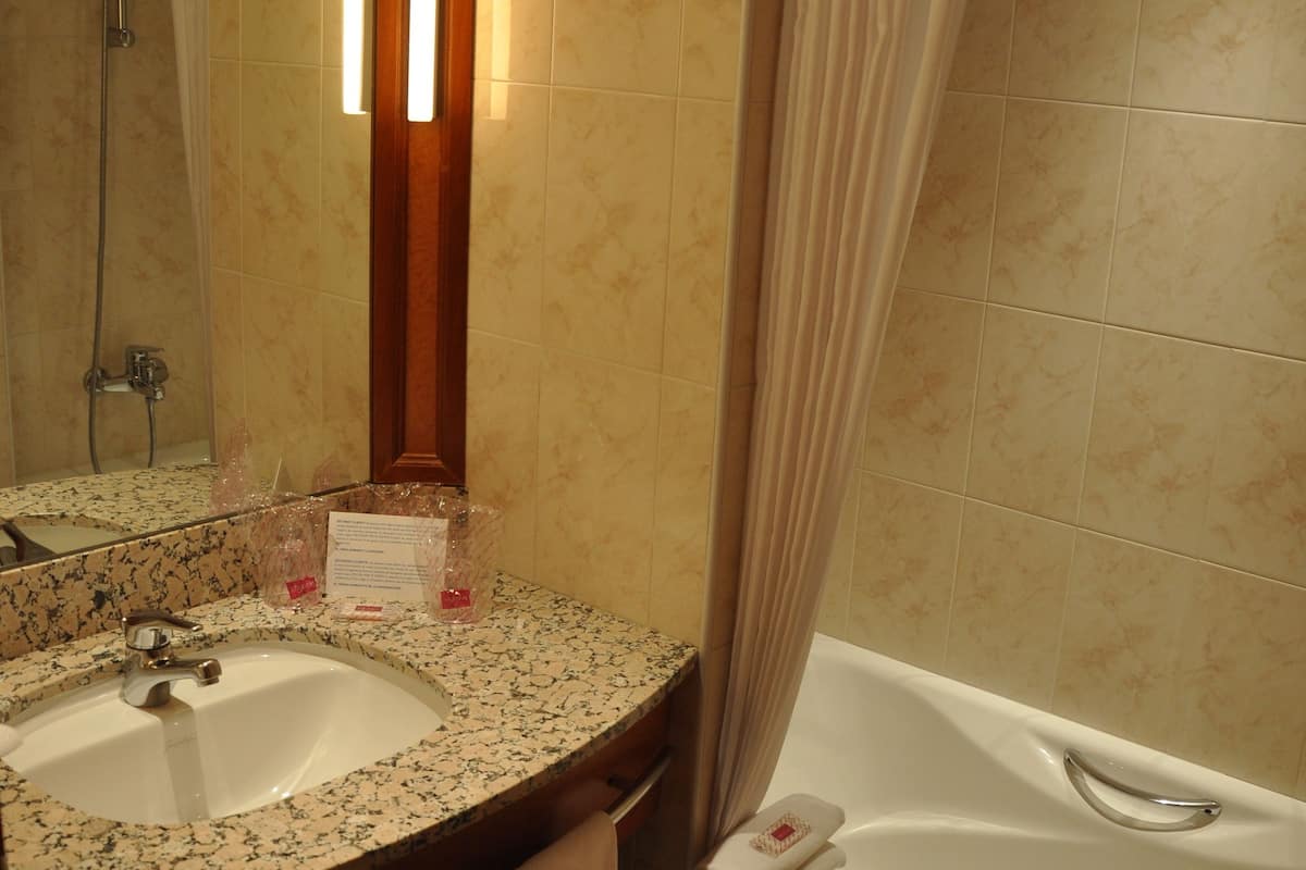 deep-soaking bathtub, eco-friendly toiletries, hair dryer, towels