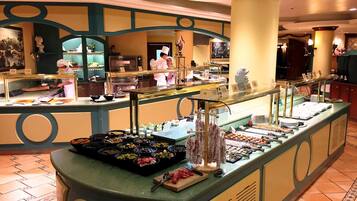 3 间餐厅,供应早餐、午餐和晚餐,西班牙菜