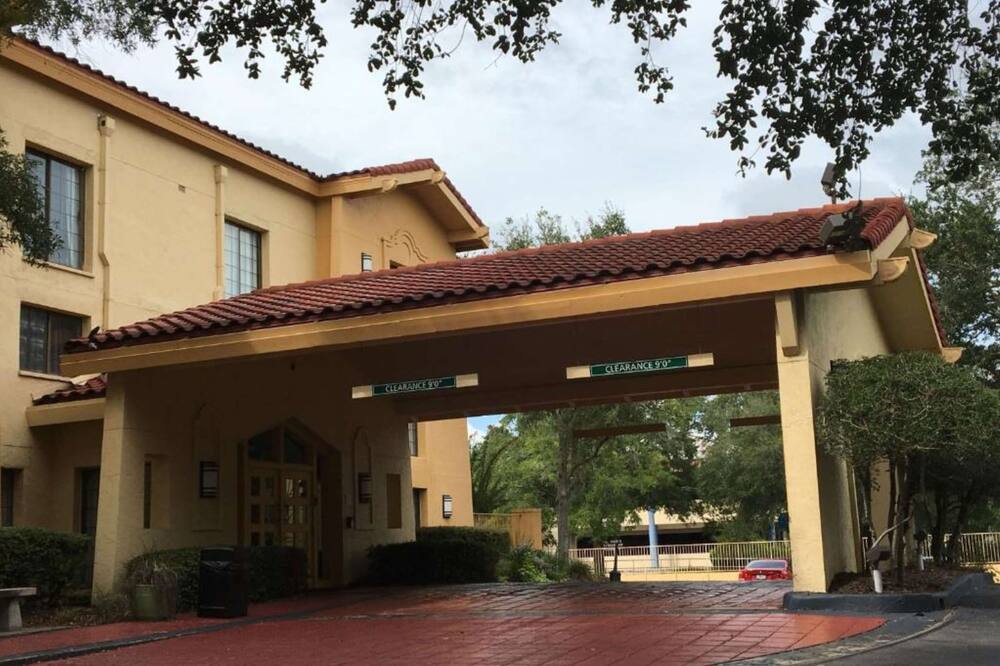 Days Inn by Wyndham Gainesville University I-75