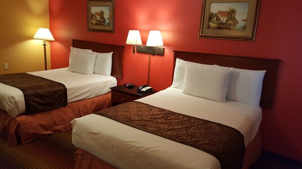 Quarto, 2 camas de casal, para não fumantes | Wi-Fi de cortesia, roupa de cama