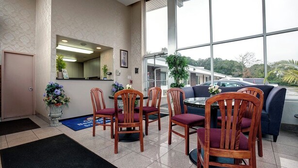 Lobby - Americas Best Value Inn Smithtown Long Island (Smithtown)