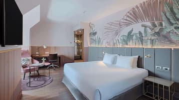 ミニバー、セーフティボックス (室内)、デスク、ノートパソコン用作業スペース