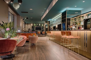 Cocktail bar