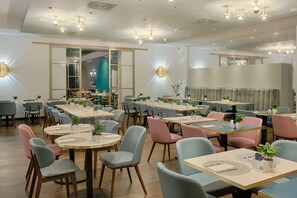 Desayuno buffet todos los días (con cargo)