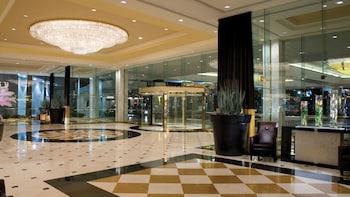Hotel entrance and lobby at Westgate Las Vegas Resort & Casino