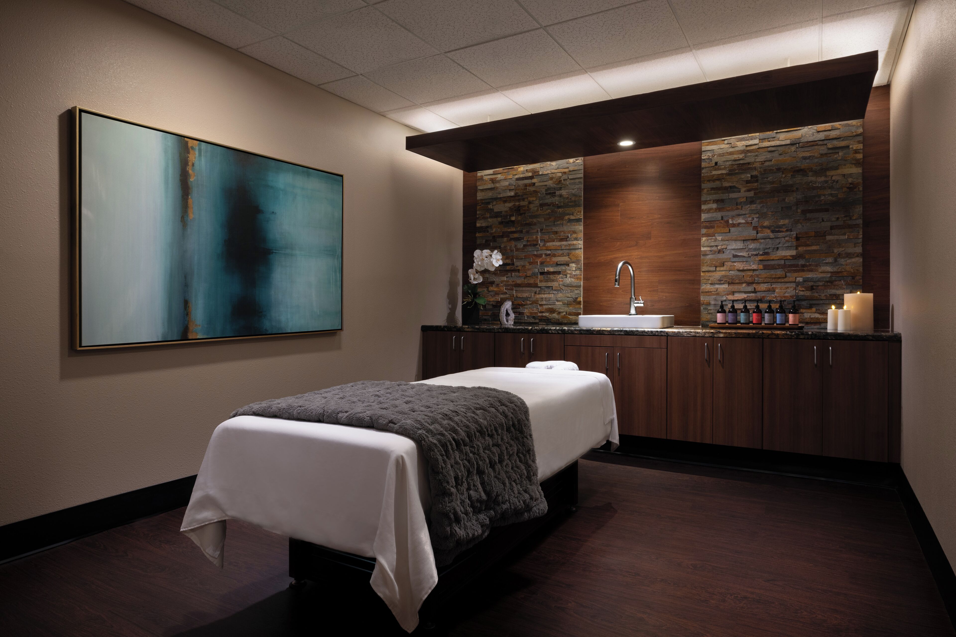 Parihoitohuone(ita), sauna, höyrysauna, vartalohoitoja