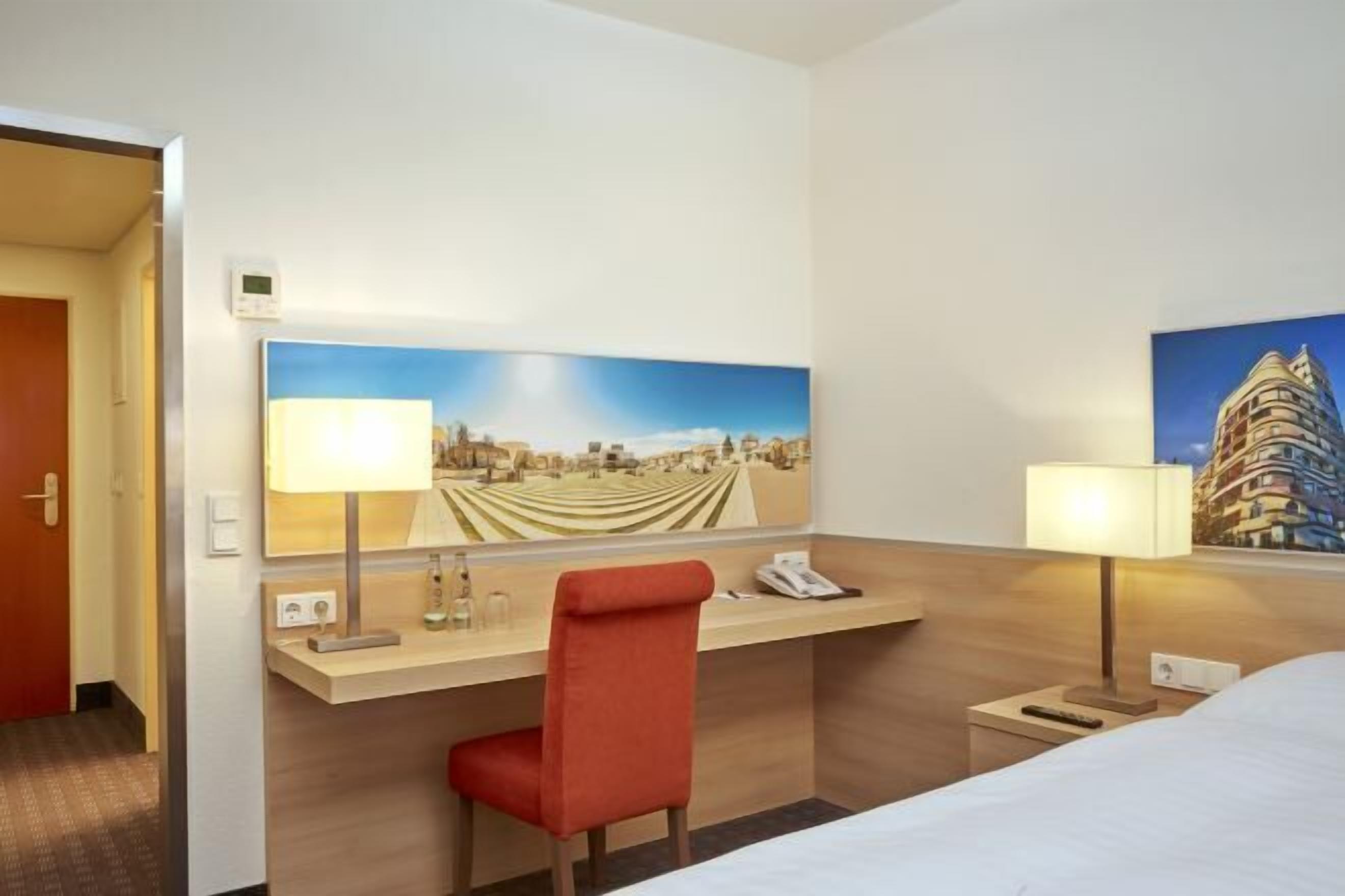 Roupas de cama antialérgicas, escrivaninha, cortinas blackout