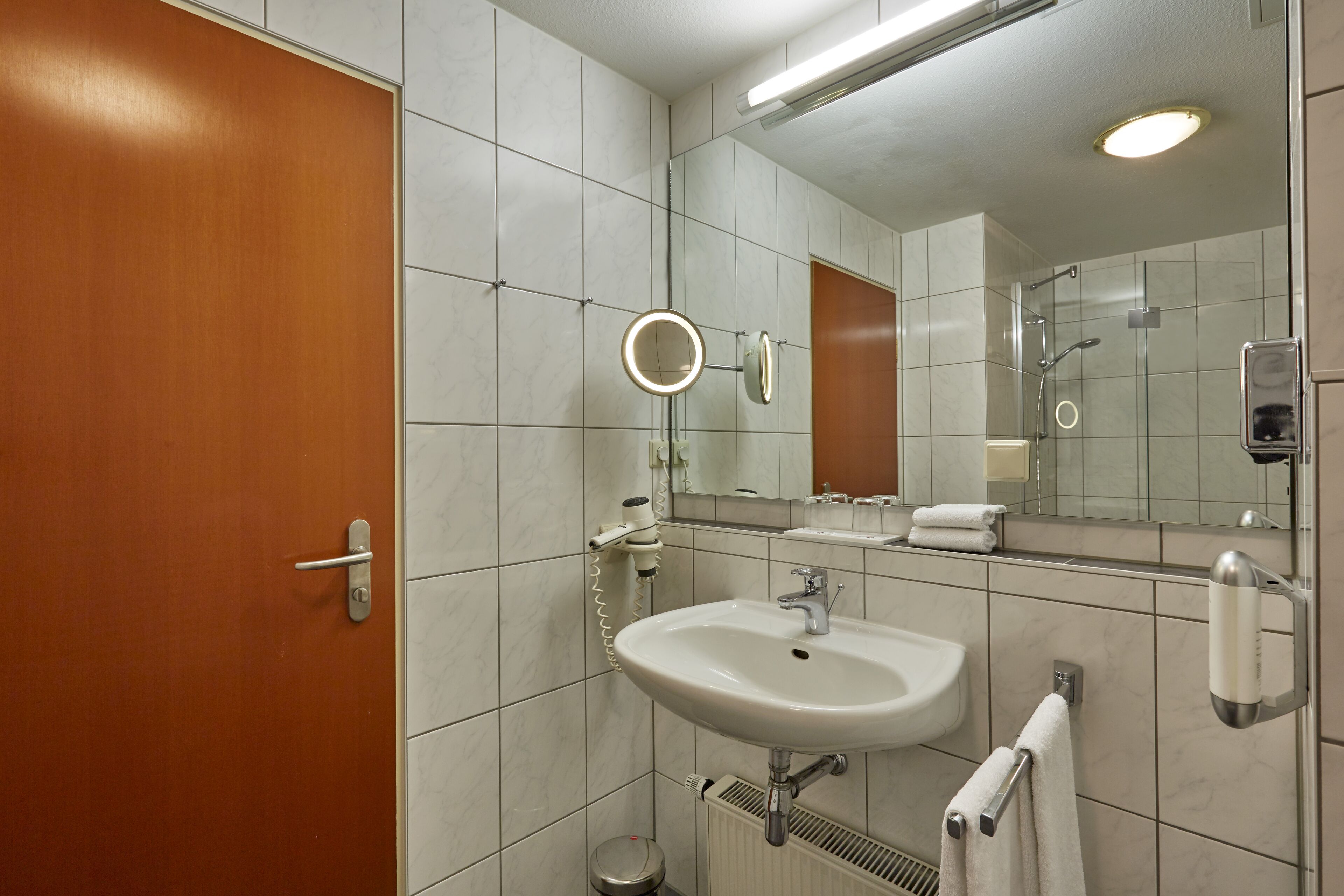 comfort single room | bathroom | free toiletries, hair dryer, towels