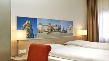 Allergikerbettwaren, Schreibtisch, Verdunkelungsvorhänge