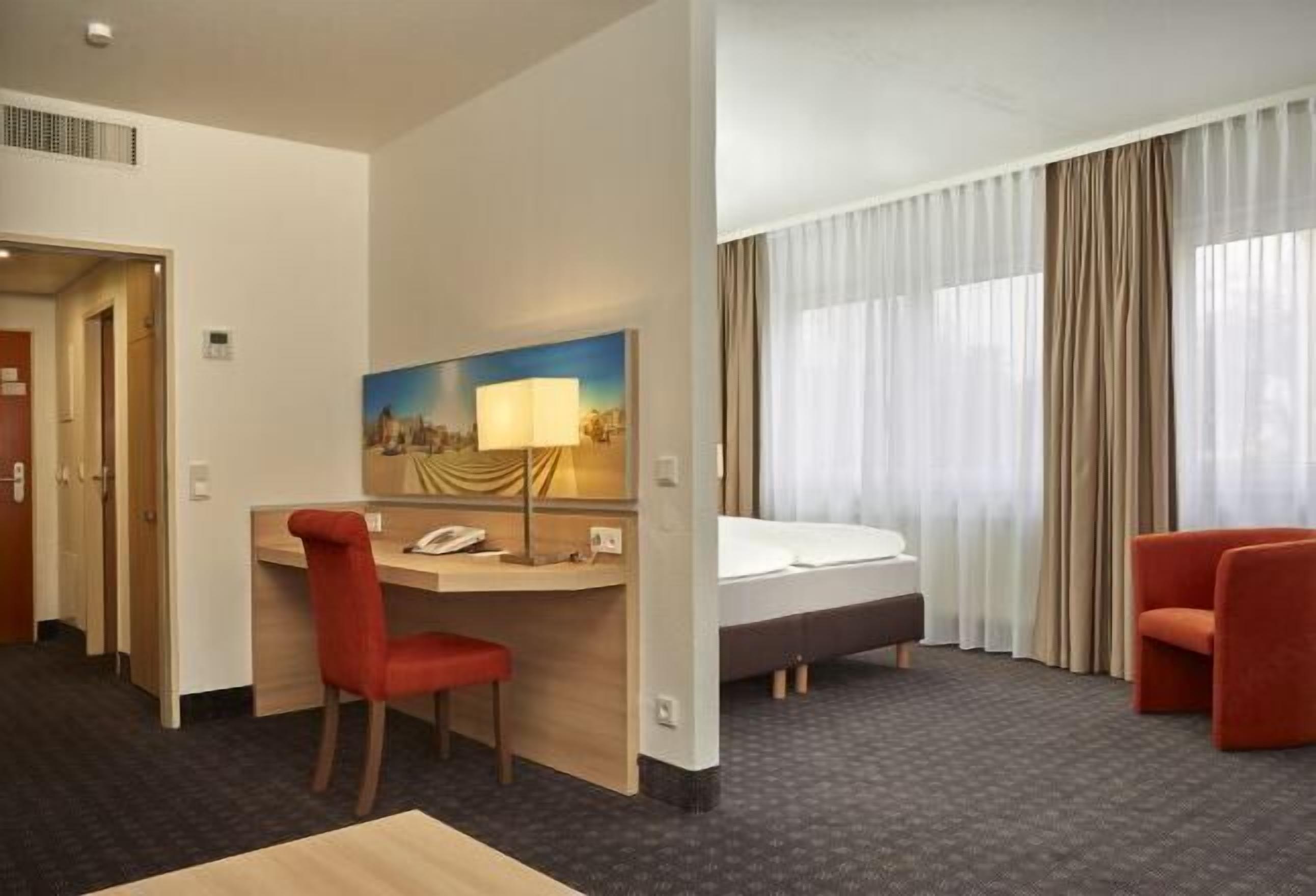 Literie hypoallergénique, bureau, rideaux occultants