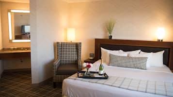 Premium bedding, in-room safe, desk, blackout drapes