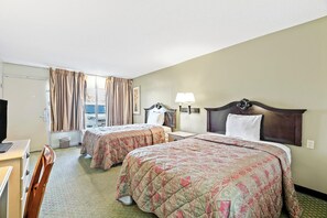 Habitación, 2 camas Queen size, para no fumadores | Escritorio, internet y ropa de cama 