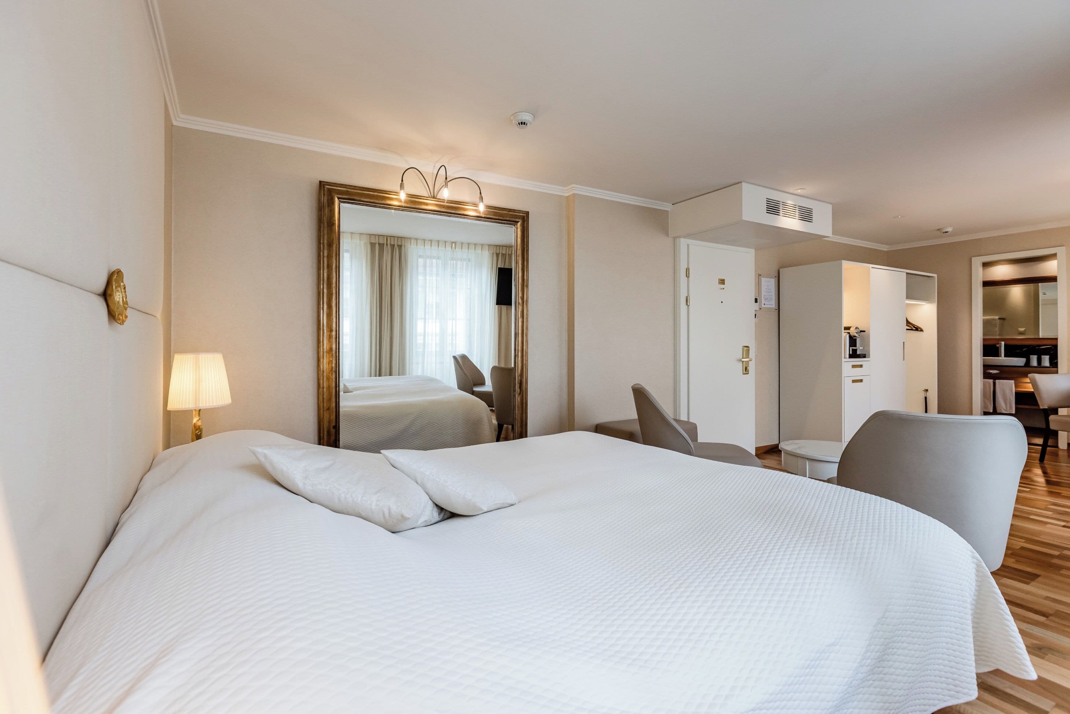 Hypo-allergenic bedding, minibar, in-room safe, desk
