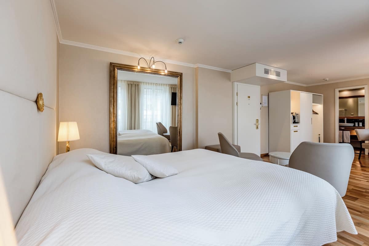 Hypo-allergenic bedding available, minibar, in-room safe, desk