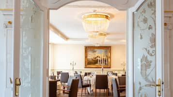 Breakfast, lunch, dinner served; French cuisine, al fresco dining
