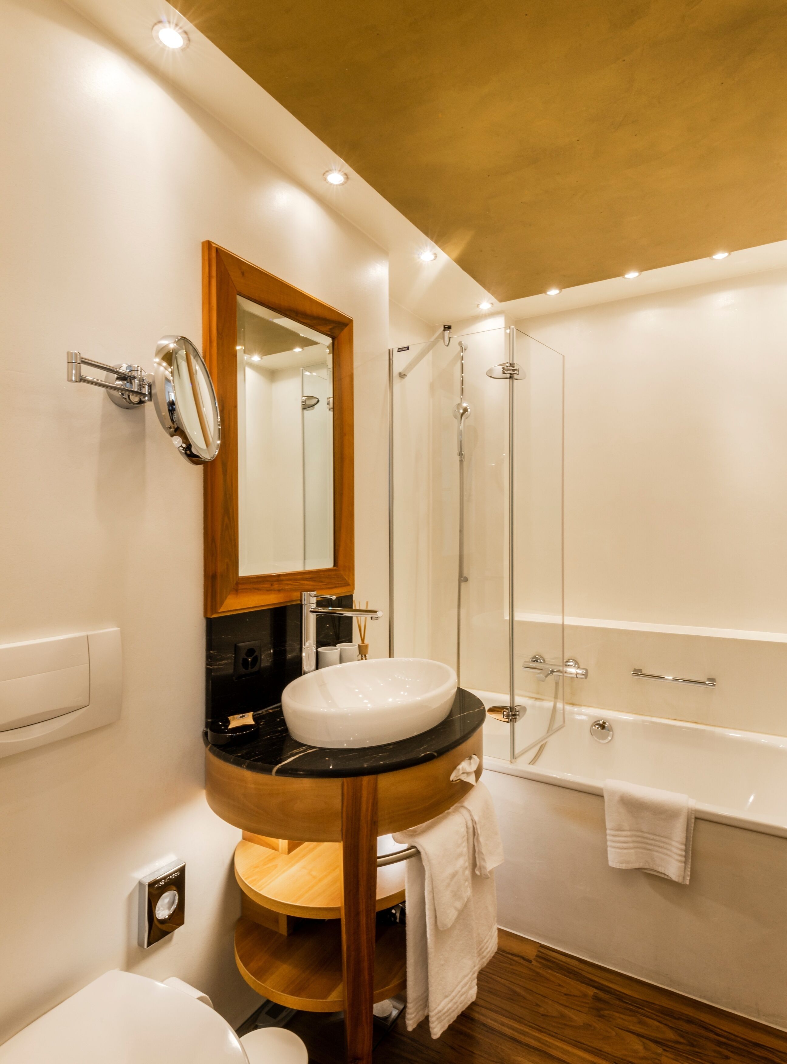 combined shower/bathtub, free toiletries, hair dryer, slippers