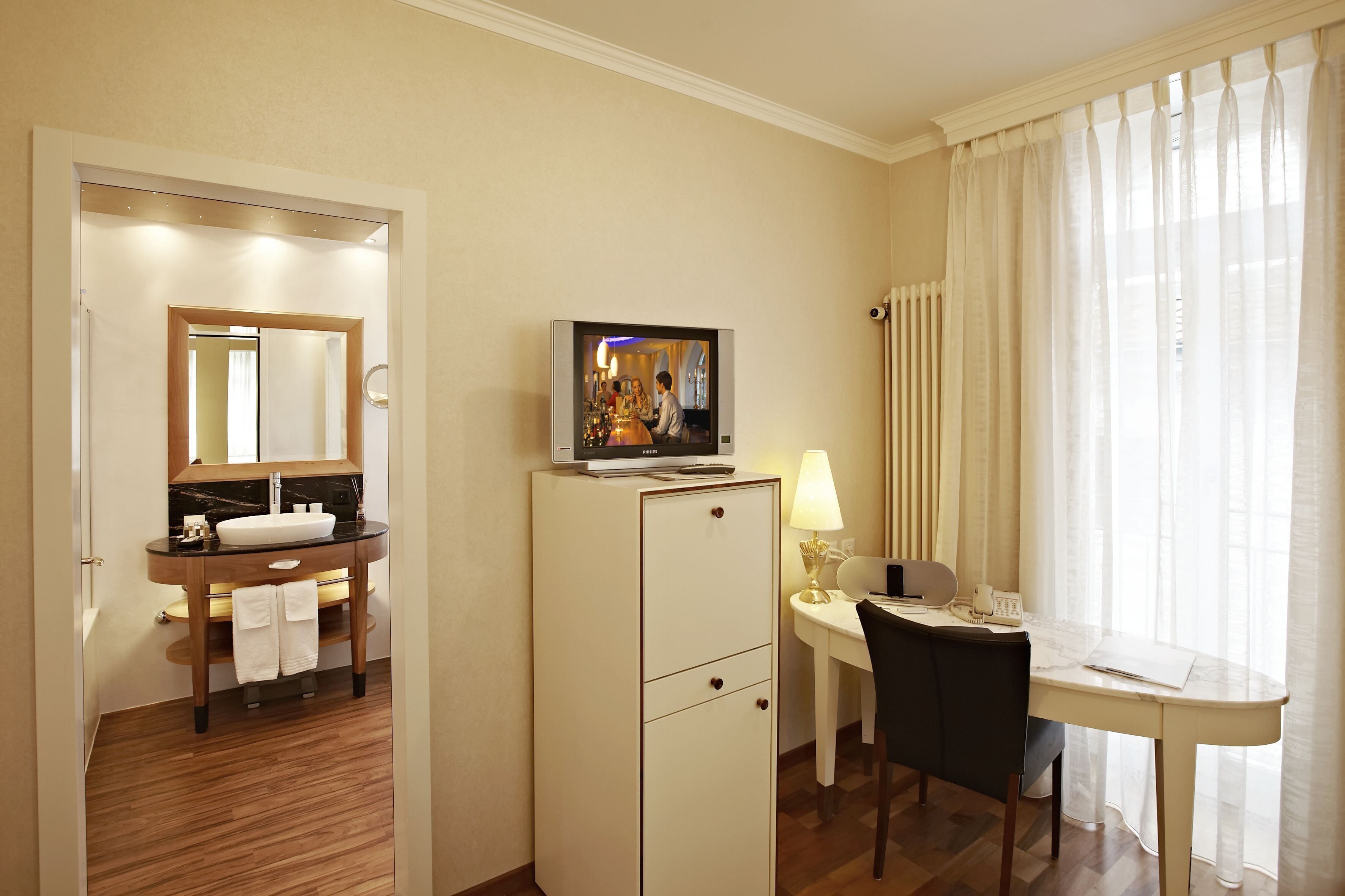 hypo-allergenic bedding, minibar, in-room safe, desk