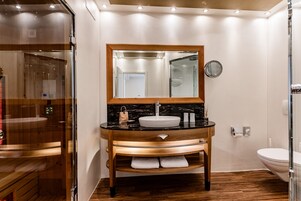 Suite, Hot Tub, River View (with Balcony) | Bathroom | Combined shower/tub, free toiletries, hair dryer, slippers