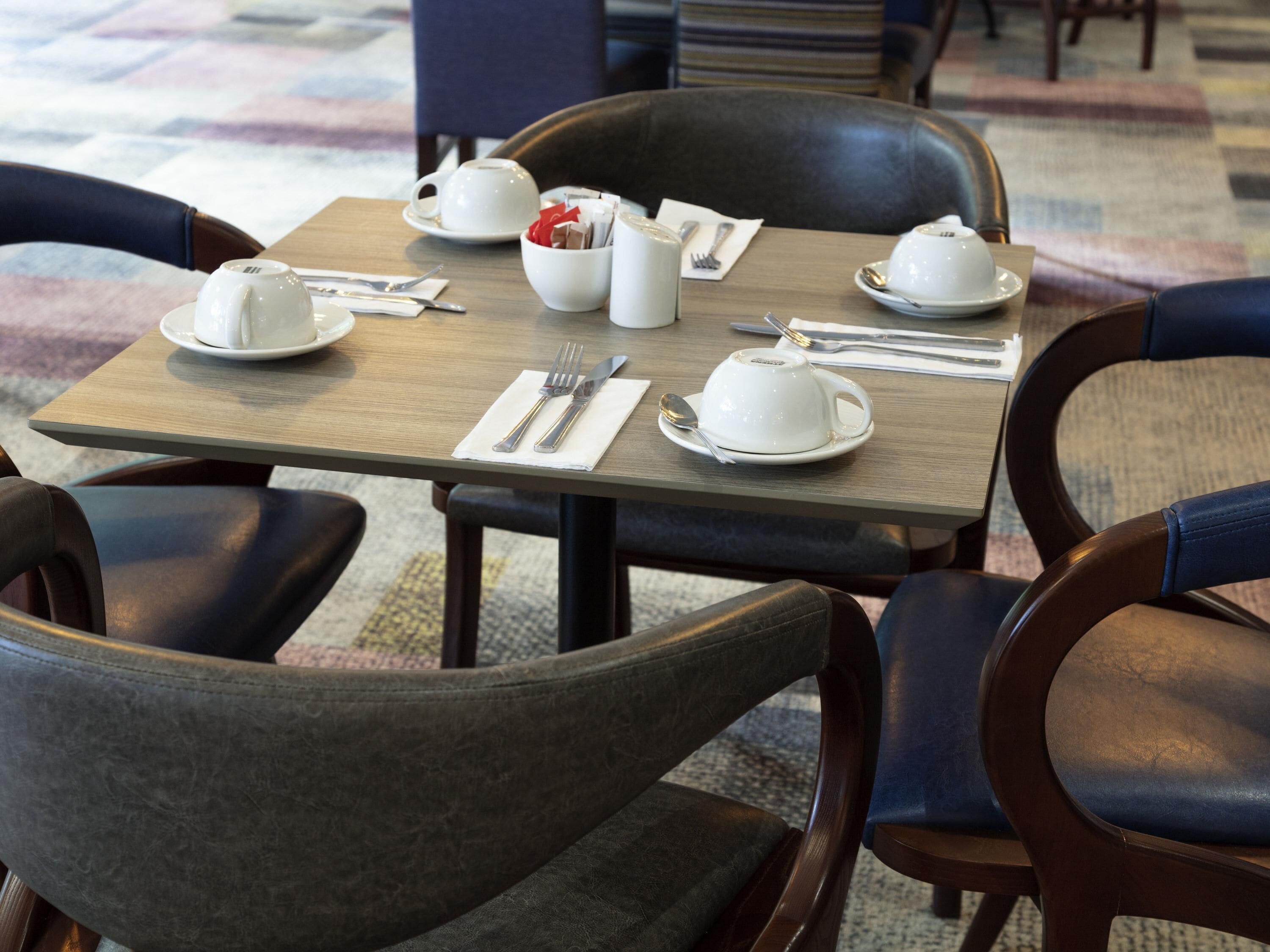 Desayuno buffet (GBP 12.50 por persona) 