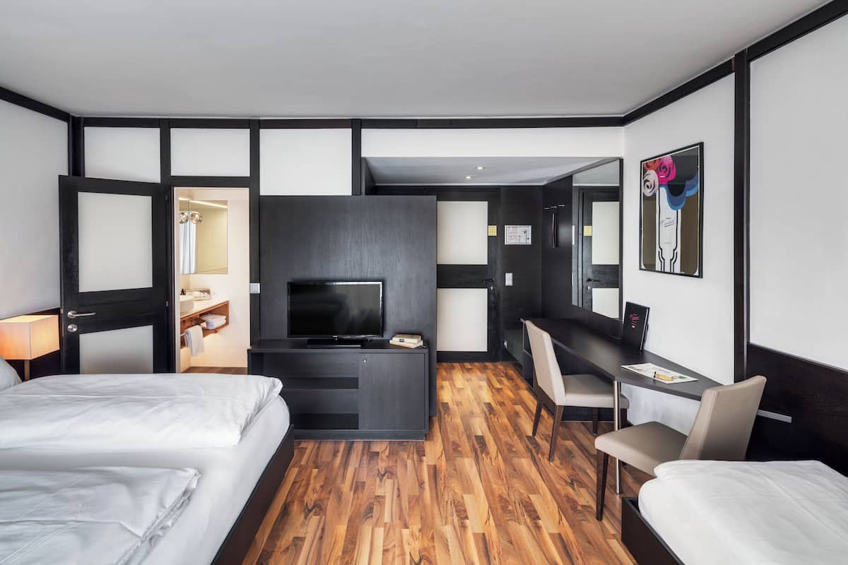 Premium bedding, minibar, in-room safe, iron/ironing board