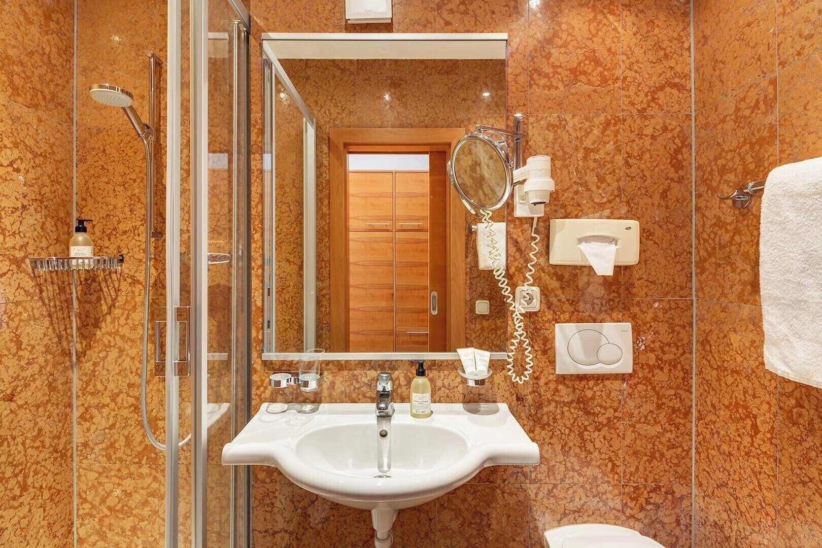 standard twin room | bathroom | eco-friendly toiletries, hair dryer, towels