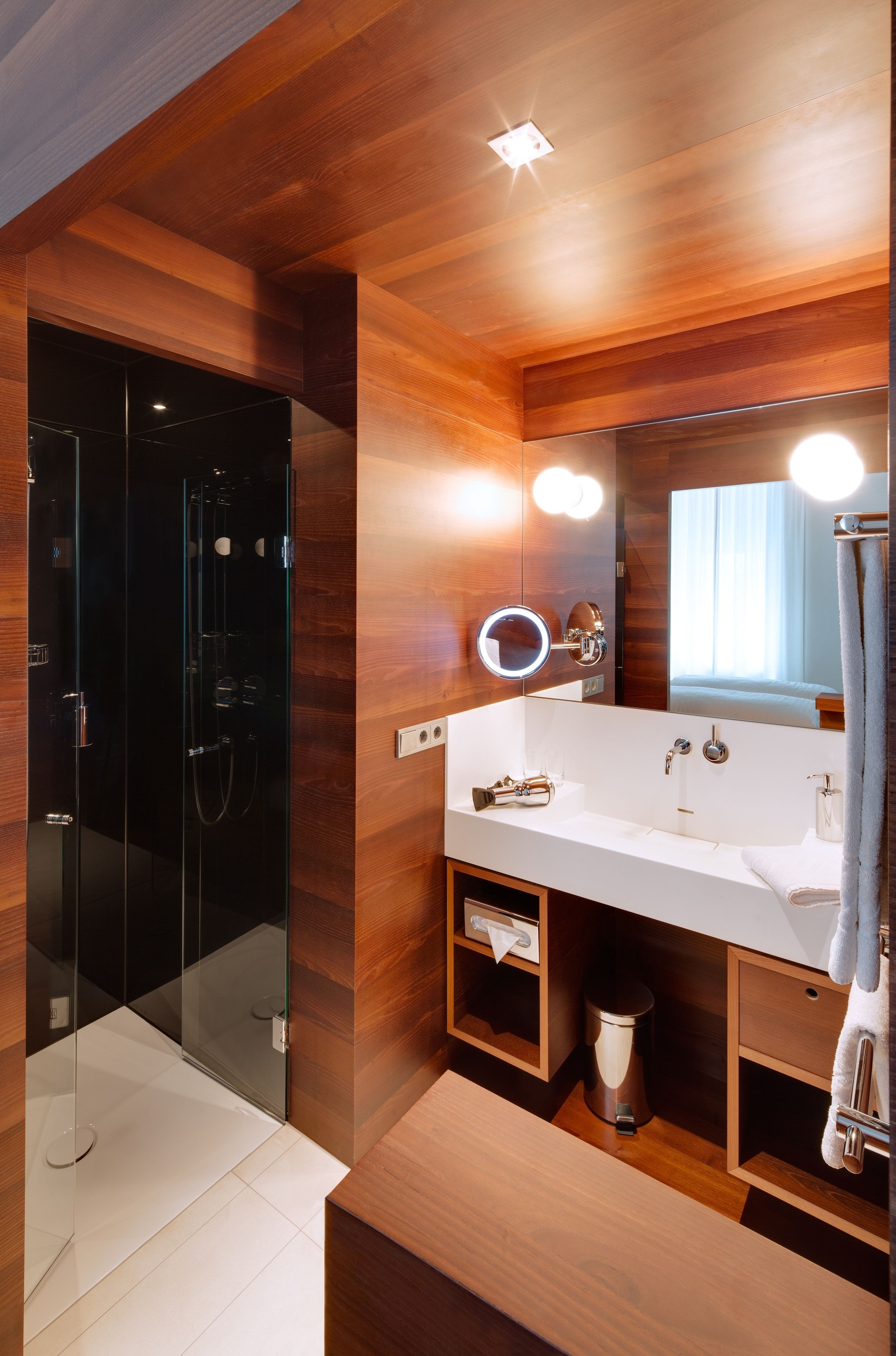 eco-friendly toiletries, hair dryer, towels