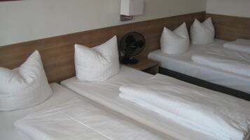 Comfort Quadruple Room | Down comforters, soundproofing, iron/ironing board, bed sheets