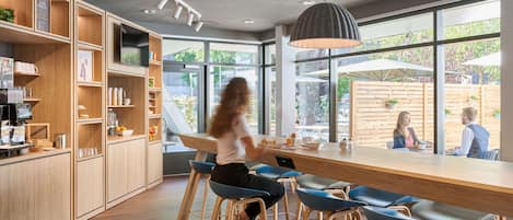 Buffet déjeuner servi tous les jours en supplément