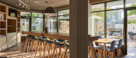 Daily buffet breakfast (CHF 19.00 per person)