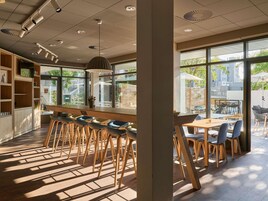 Tägliches Frühstücksbuffet (19.00 CHF pro Person)