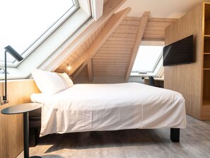 Chambre Deluxe, 1 lit double et 1 canapé-lit | Bureau, rideaux d’obscurcissement, fer et planche à repasser