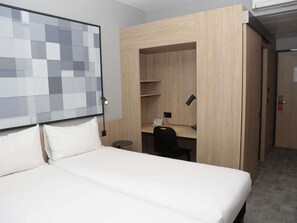 Quarto standard, 2 camas de solteiro, sacada | Escrivaninha, cortinas blackout, ferros/tábuas de passar roupa
