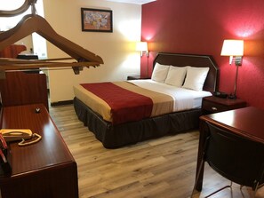 Habitación estándar, 1 cama de matrimonio grande, no fumadores | Tabla de planchar con plancha, cunas gratuitas, camas supletorias