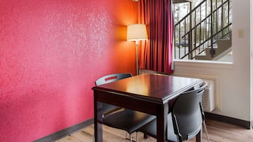 Standard Room, 1 King Bed, Non Smoking | Iron/ironing board, free cribs/infant beds, rollaway beds, free WiFi