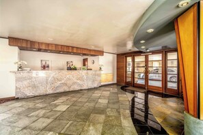 Reception - Mikado Hotel - Universal Studios/Burbank (Valley Village)