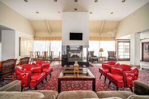 Lobby - Mikado Hotel - Universal Studios/Burbank (Valley Village)